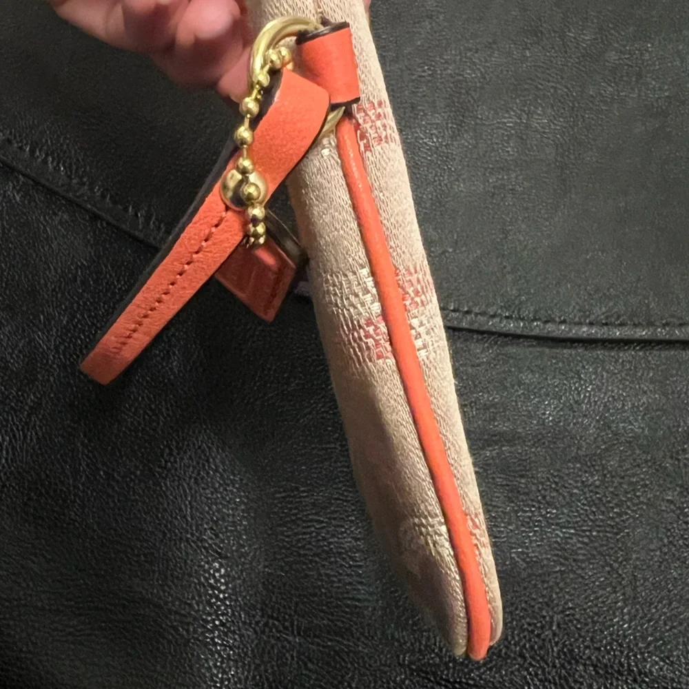 Coach tone statementwristlet zip